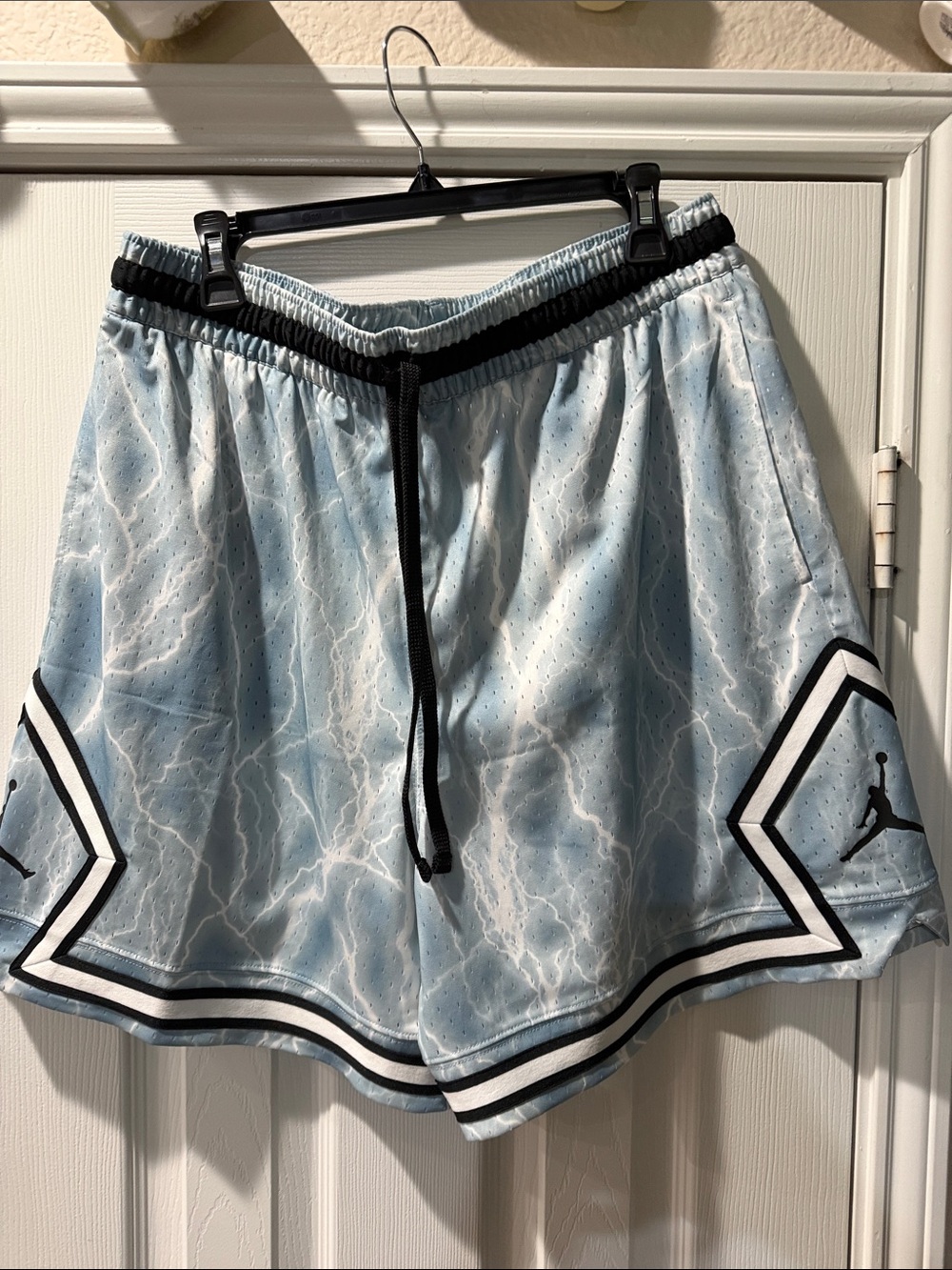 Jordan Lightning-Print Diamond Sport Basketball Shorts - Light Blue & Black